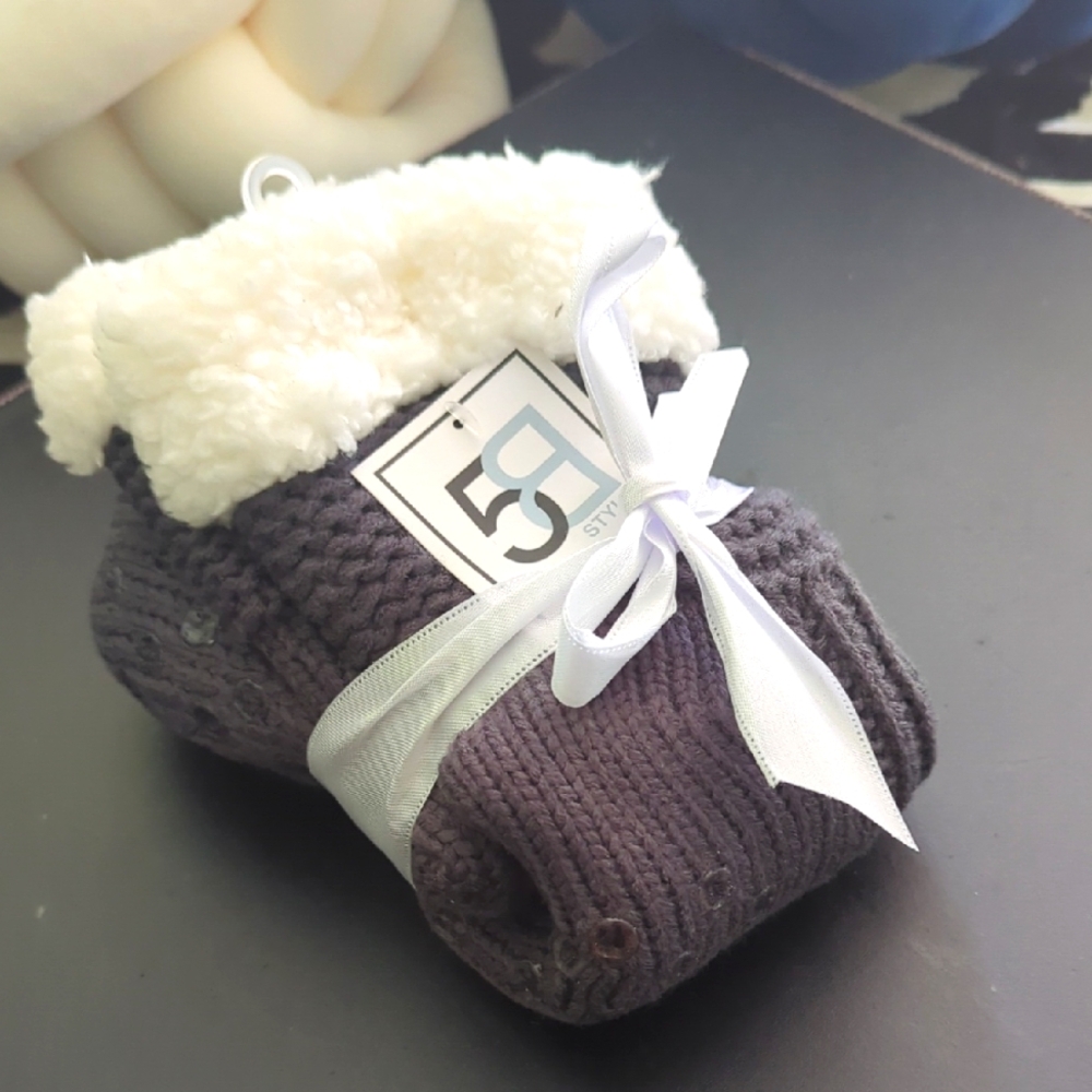 Cozy Gray Knit Booties with White Fur Trim